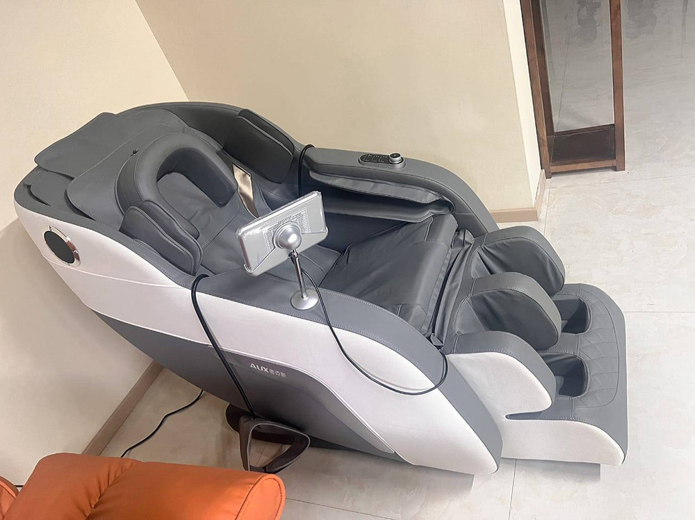 Массажное кресло AUX