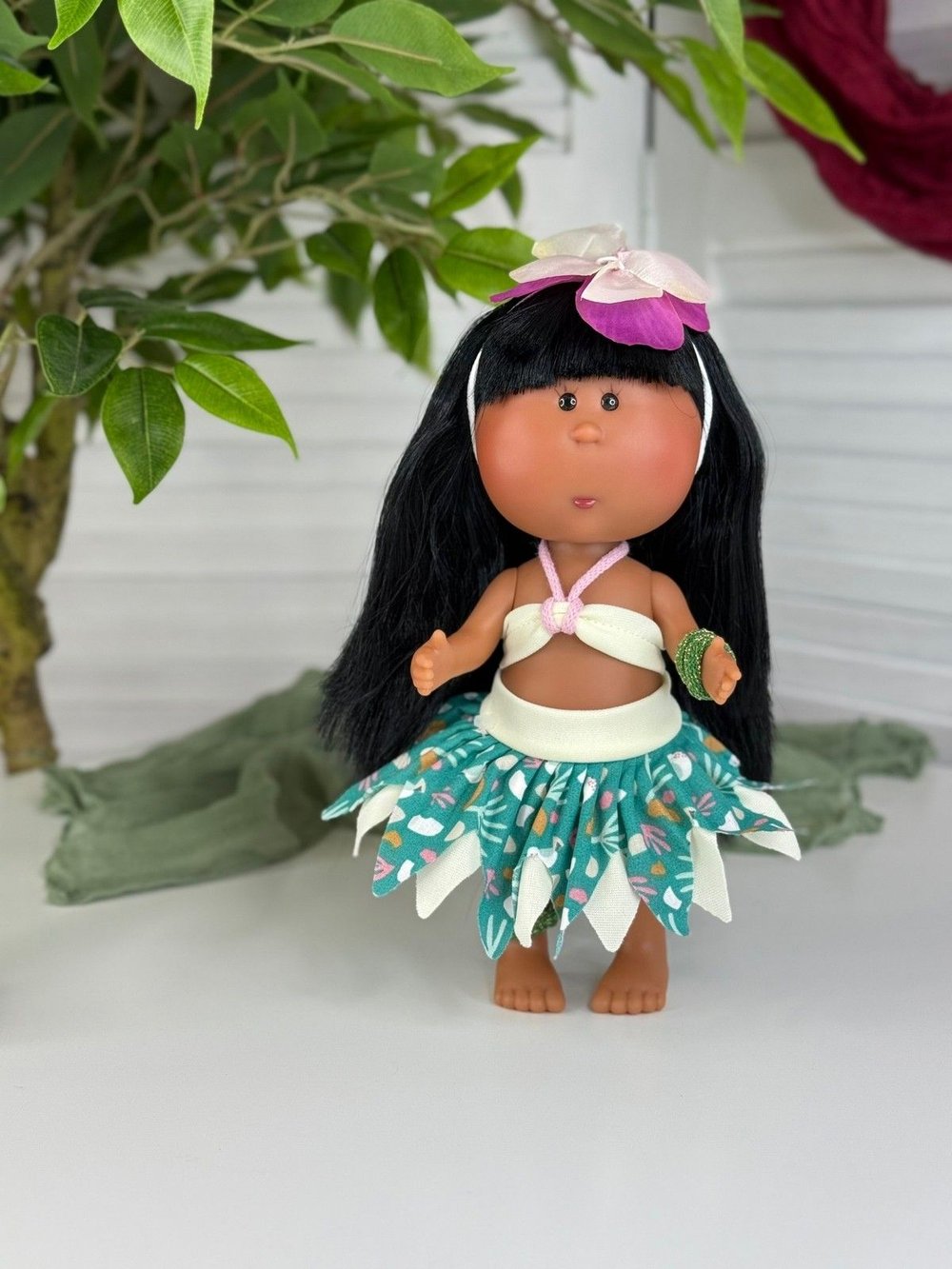 Кукла Nines виниловая 23см Little Mia Latina (3169K)