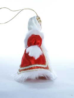 Кукла-подвеска в зимнем девичьем костюме