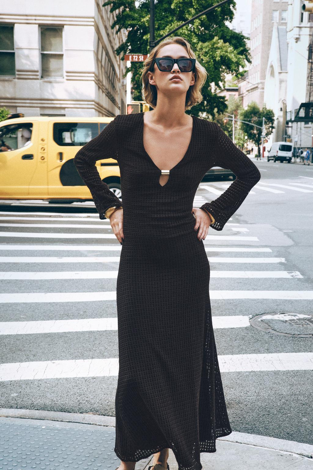 ZARA ВЯЗАНОЕ ПЛАТЬЕ МИДИ С ФУРНИТУРОЙ, КОРИЧНЕВЫЙ