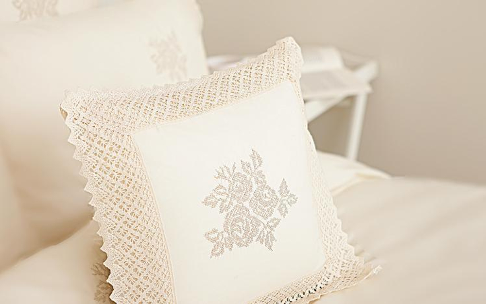 Элитная наволочка декоративная Rose шампань от Luxberry