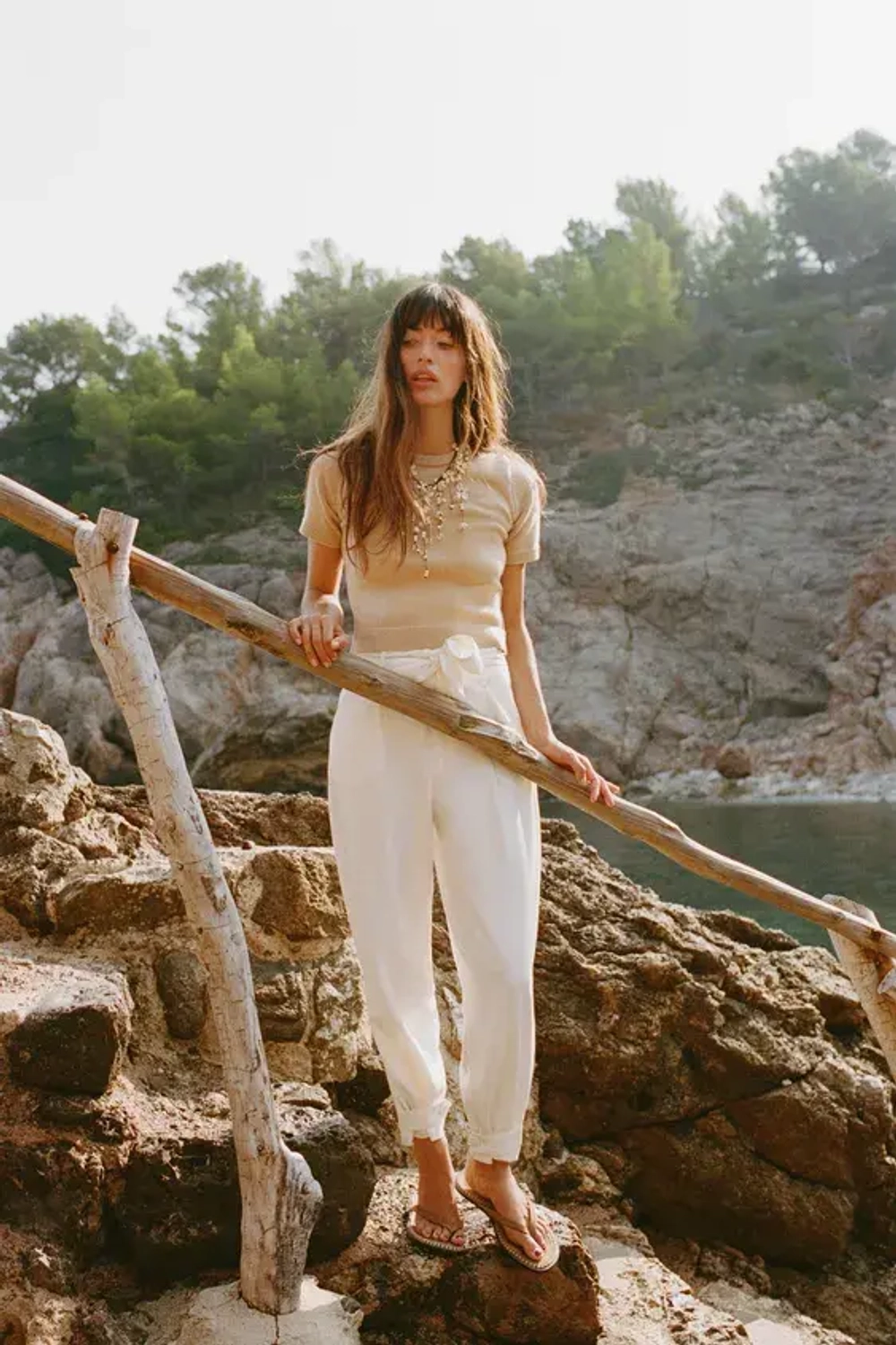 ZARA БАЗОВЫЙ ОДНОТОННЫЙ ТРИКОТАЖНЫЙ ТОП С КОРОТКИМИ РУКАВАМИ, БЕЖЕВЫЙ