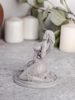 Статуэтка Девушка с кляпом