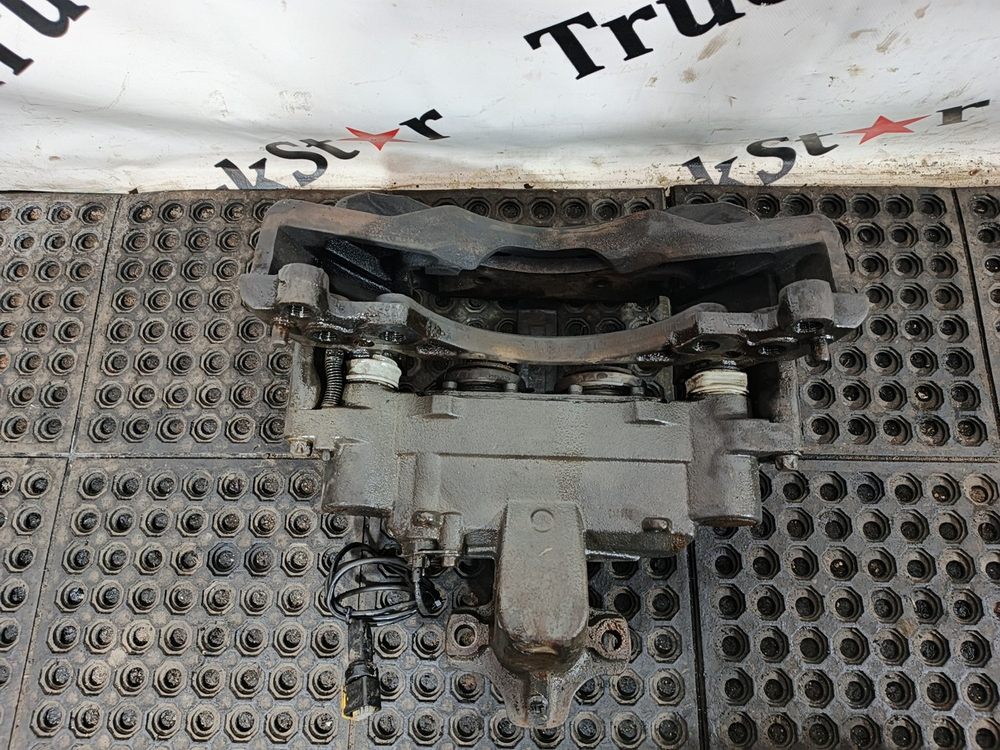 Суппорт передний правый 2019г.