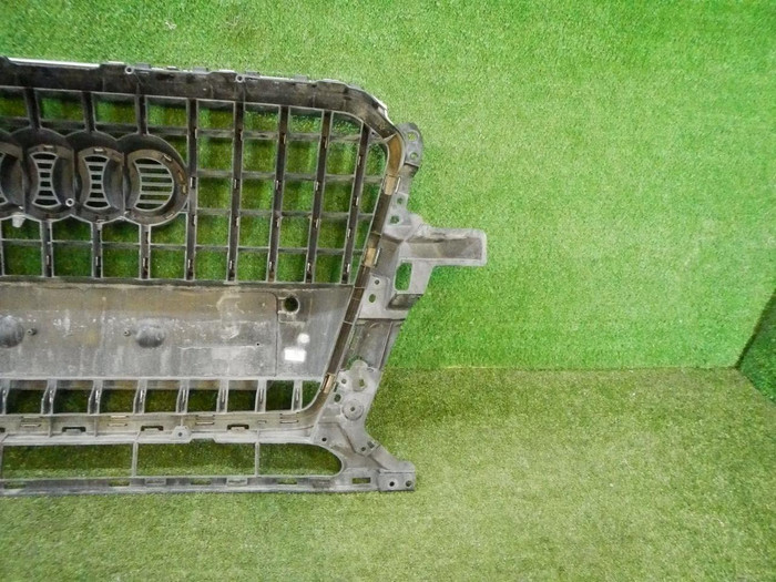 Решетка радиатора Audi Q5 1 8R (2012-2017)