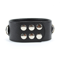 Чёрный кожаный ошейник с кольцами и клёпками
