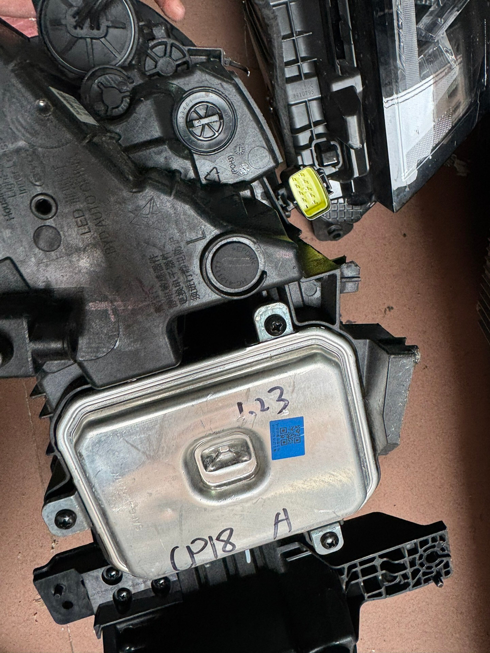 Блок передней левой фары LED BYD T5