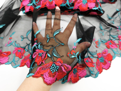 Вышивка на сетке, 19,5см, ЛЕВАЯ, цветы на черном фоне (Артикул: VS-2024), м