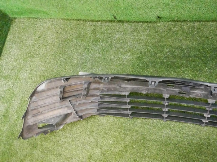 Решетка переднего бампера Toyota Camry xv70 (2017-2021)