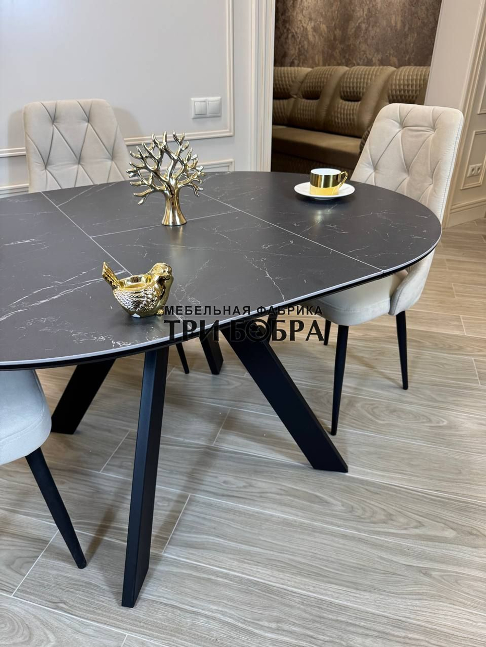 Круглый раздвижной стол "Бонжур", керамогранит, черный мрамор и стулья "Лондон"