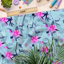 Ткань флис цветы на голубом фоне