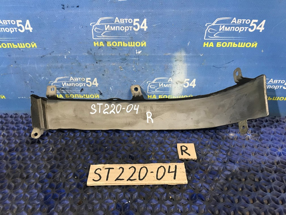 Планка под стоп правая TOYOTA AVENSIS 2001