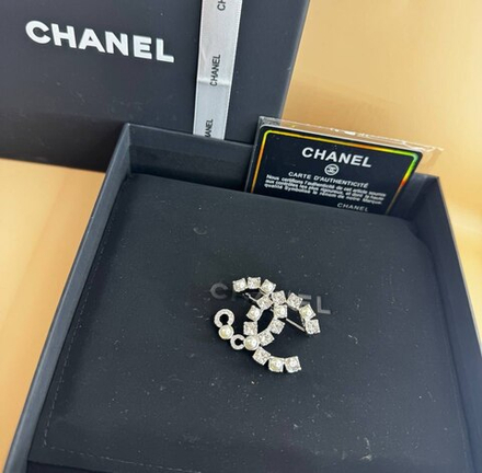 Брошь CHANEL