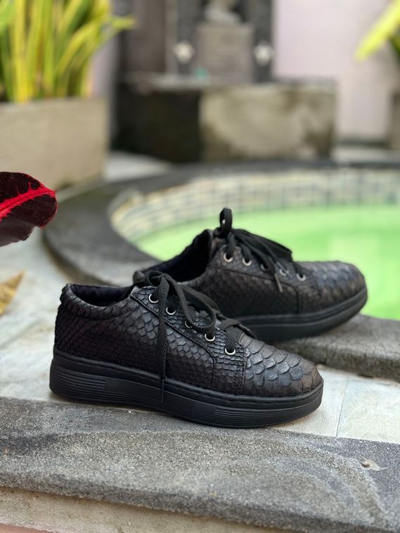 Женские кроссовки из питона SH-197