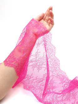 Кружево шантильи ярко-розовое неоновое с голубой нитью неэластичное ширина 23 см длина 1.45 м