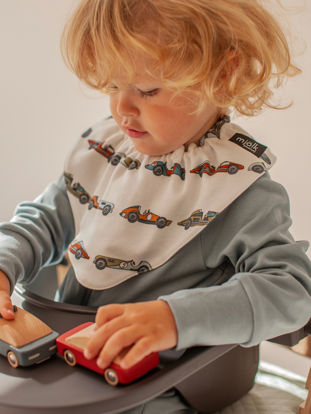 Сет из 2х нагрудников Mjölk Mini Retro Cars/Бумажные кораблики