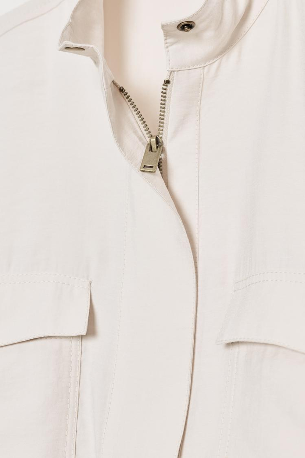 ZARA СТРУЯЩАЯСЯ РУБАШКА С ВЫСОКИМ ВОРОТНИКОМ, ПЕСОЧНЫЙ