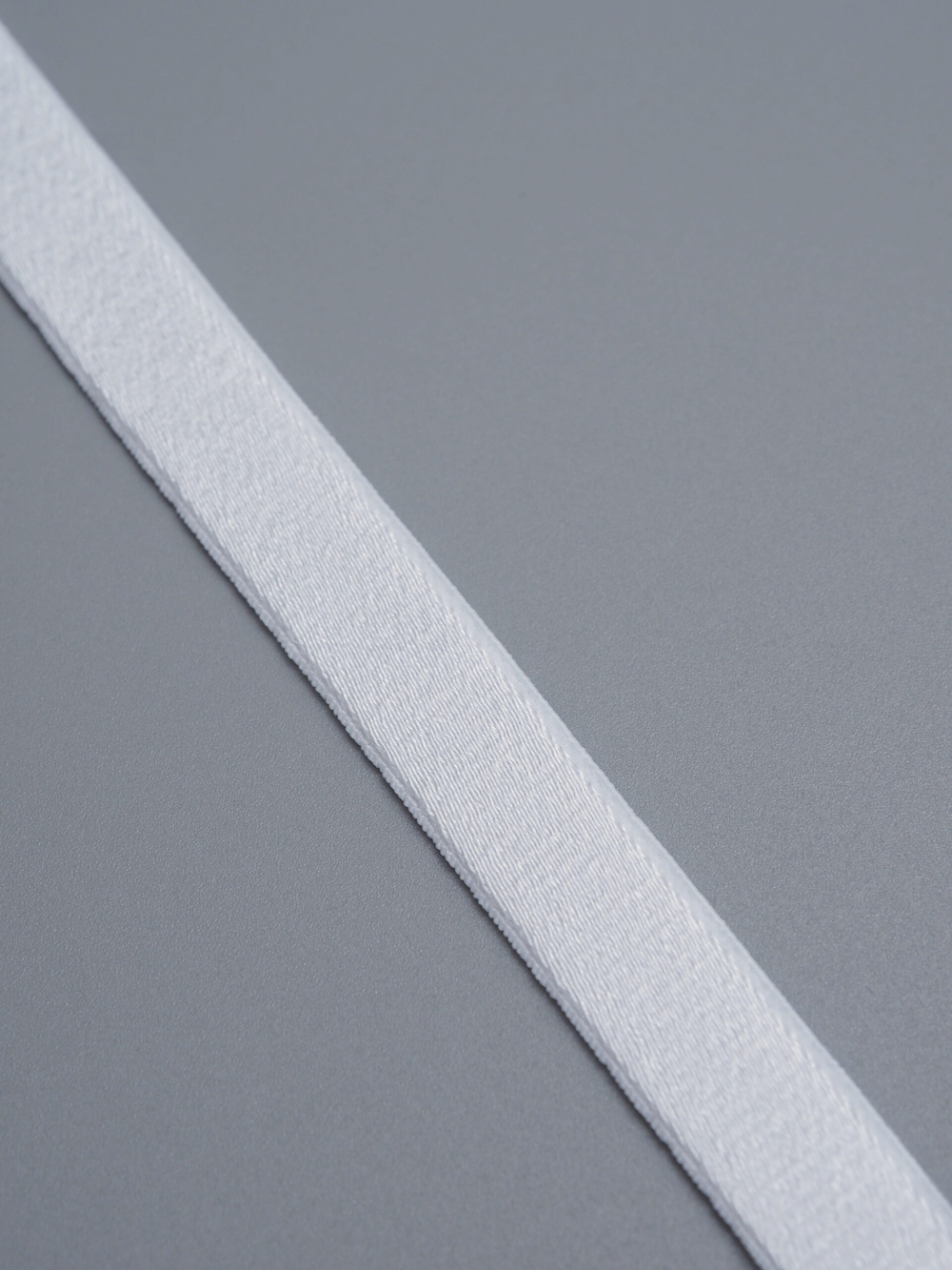 Резинка бретелечная холодная белая глянцевая ширина 10 мм