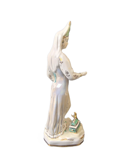 Фарфоровая статуэтка "Дары хозяйки Медной горы" (Дулево)