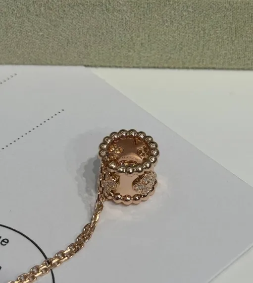 Подвеска Van Cleef &amp; Arpels Perlee clovers