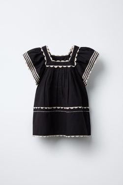 ZARA ПЛАТЬЕ С КОНТРАСТНЫМИ ВОЛНИСТЫМИ КРОМКАМИ, ЧЕРНЫЙ