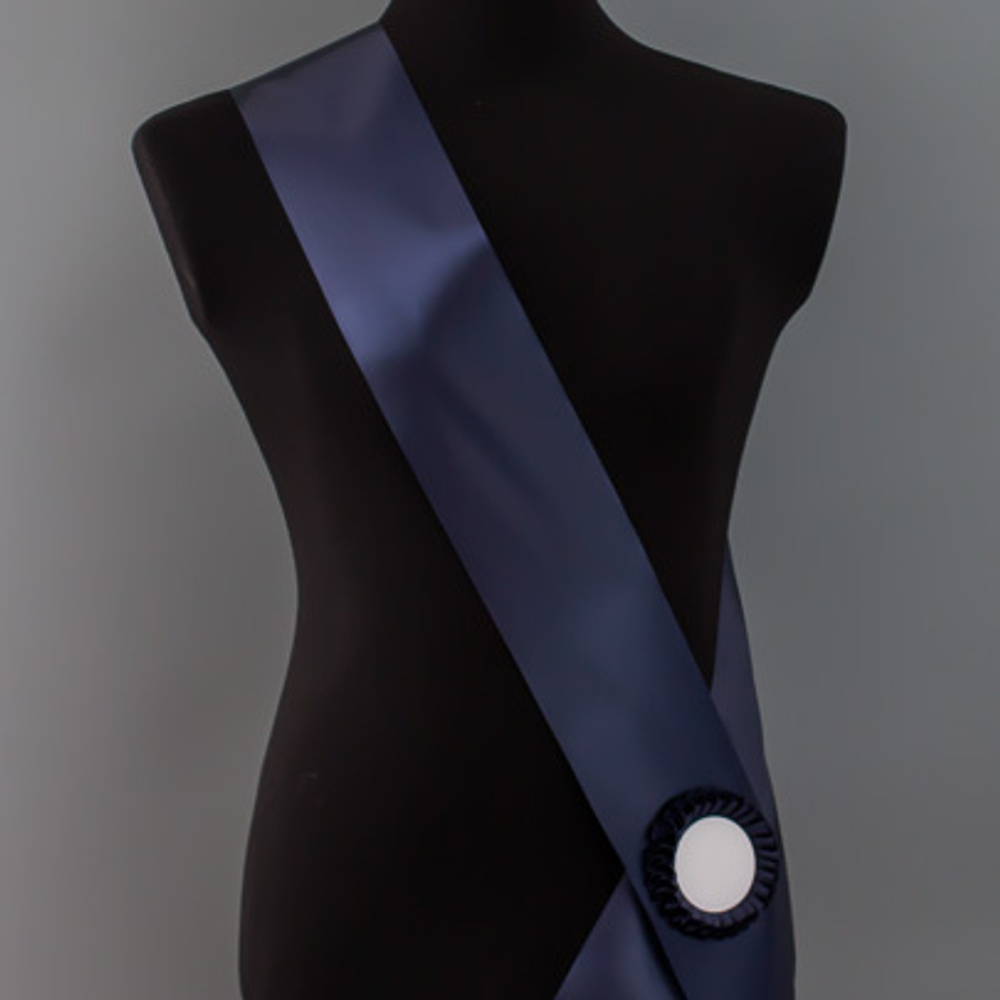 Лента наградная для конкурса красоты С НАНЕСЕНИЕМ. Цвет ленты ТЁМНО-СИНИЙ. Крепление розетка с лого.