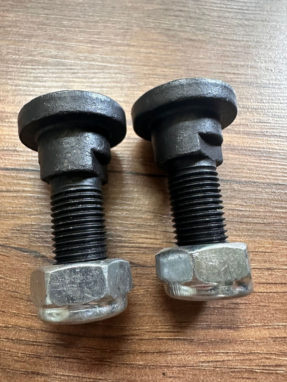 Болт крепления ножа ротора косилки КРН-2.1 с самоконтрящейся гайкой (КРН 03.614) М14Х1.5/2