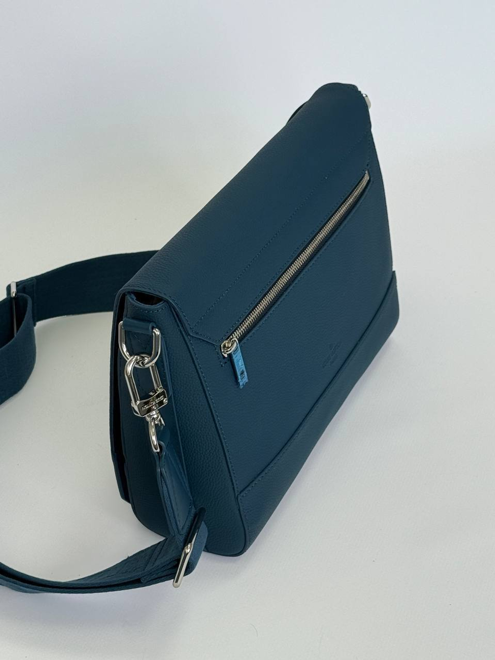 Сумка-мессенджер Louis Vuitton