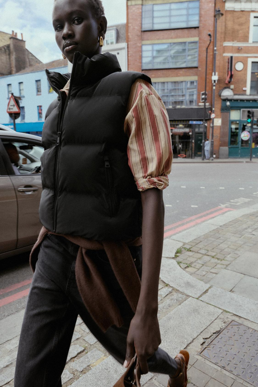 ZARA СТЕГАНЫЙ ЖИЛЕТ, ЧЕРНЫЙ