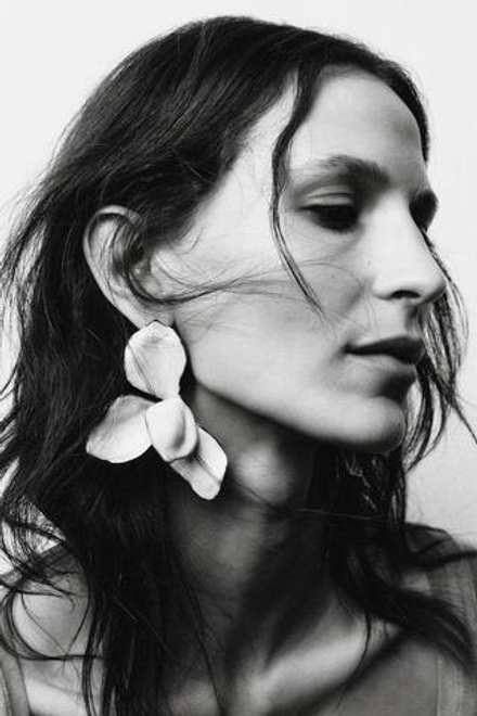 ZARA СЕРЬГИ В ФОРМЕ ВЕЕРА, ЭКРЮ