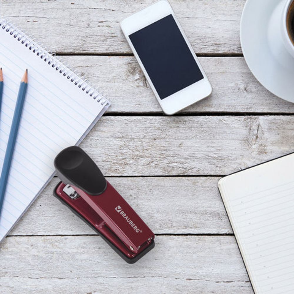 Степлер №24/6, 26/6 металлический BRAUBERG "Universal", до 20 листов, ассорти (синий /бордовый), 222549