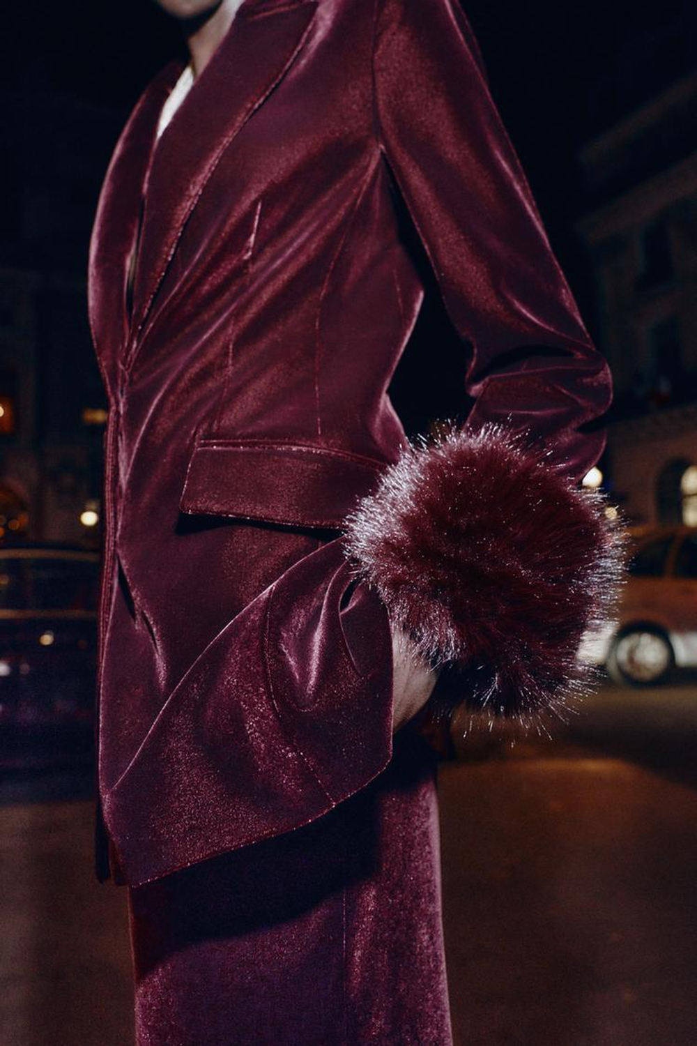 ZARA БЛЕЙЗЕР ИЗ БАРХАТА С МАНЖЕТАМИ ИЗ ИСКУССТВЕННОГО МЕХ, ГРАНАТОВЫЙА