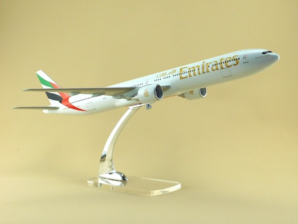 Модель самолета Boeing 777-300ER (М1:144, Emirates)