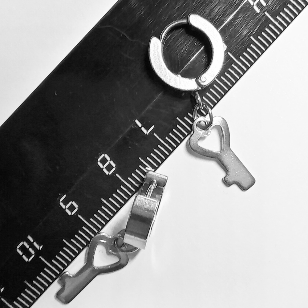 Серьги кольца с подвеской "Ключик" (8х16мм) для пирсинга ушей. Медицинская сталь. Цена за пару!