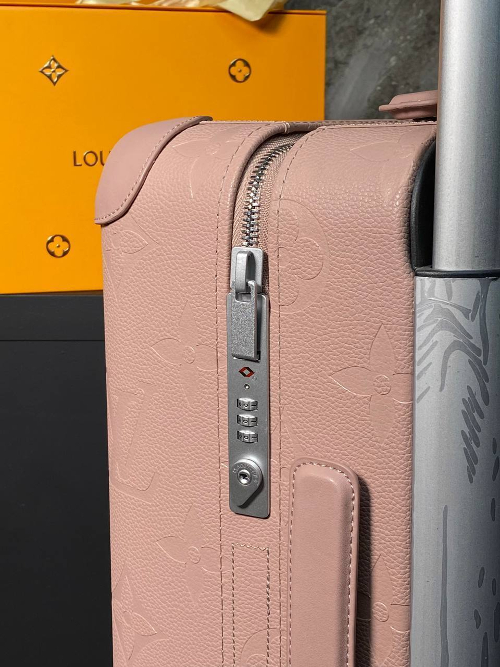 Чемодан Louis Vuitton