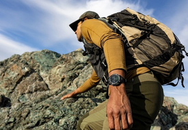Знакомство со многозадачными смарт-часами Instinct Crossover от бренда Garmin