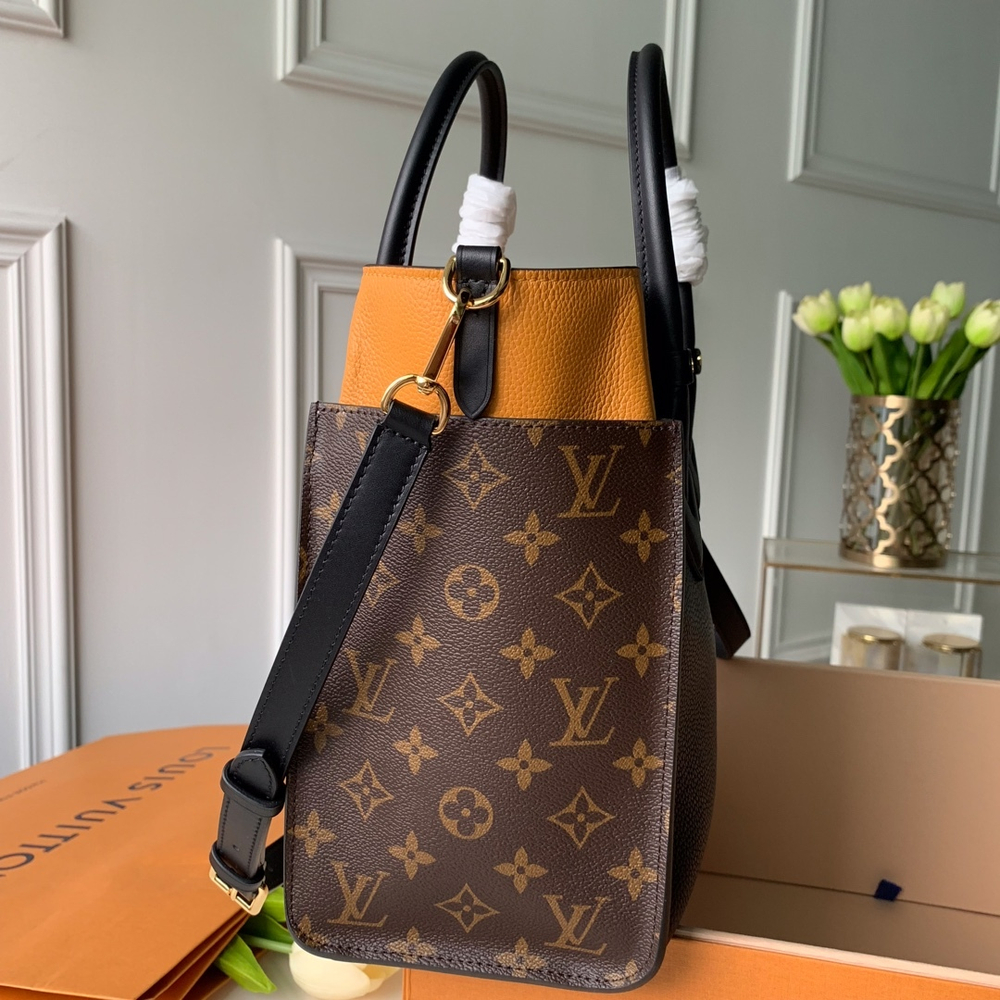 Louis Vuitton On My Side MM
