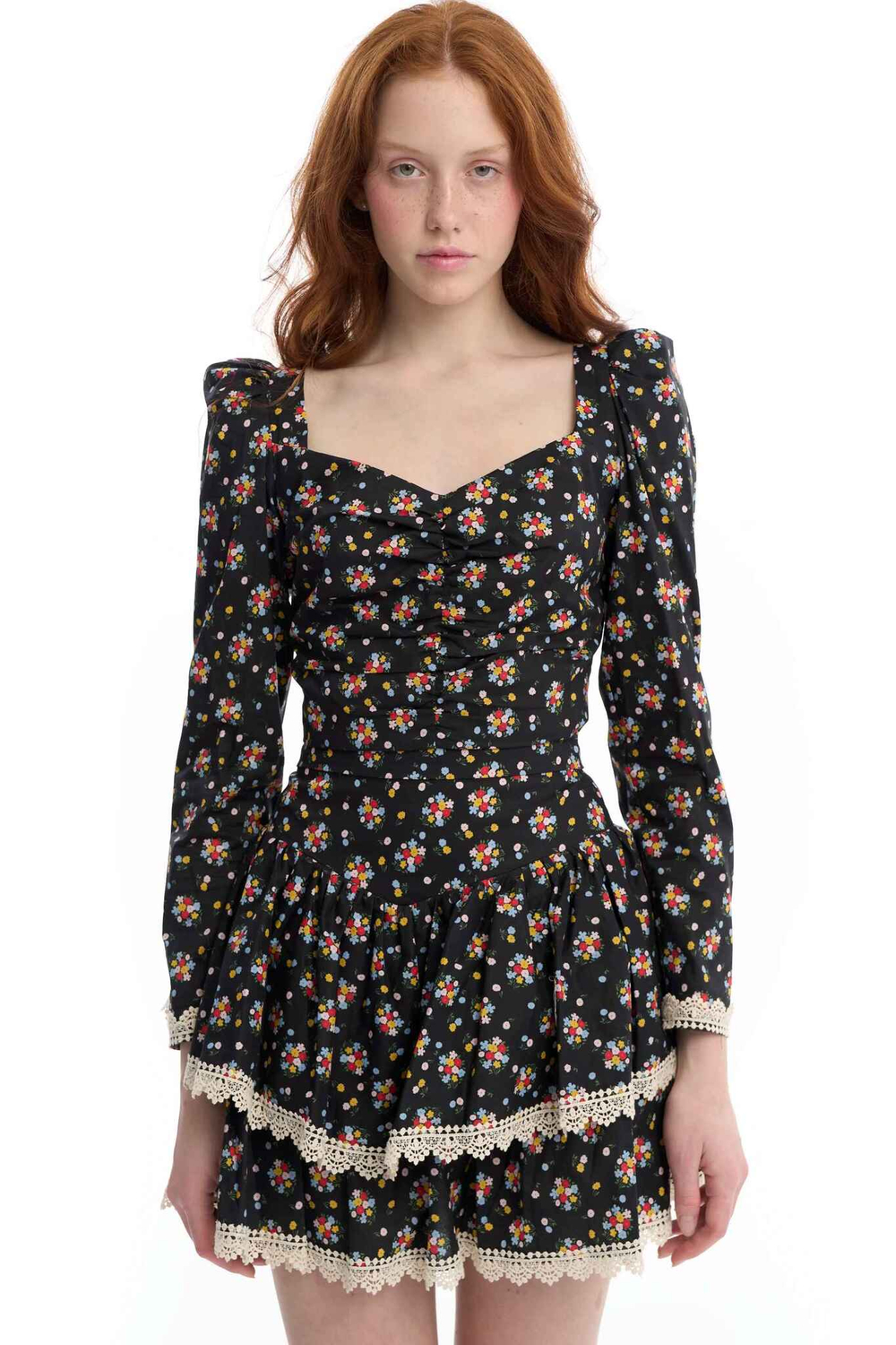 Юбка-мини с кружевом в цветочек