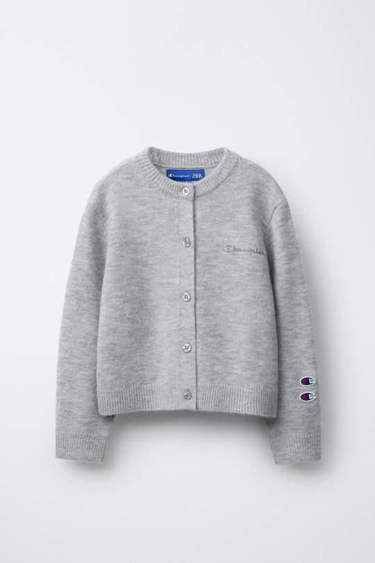 ZARA Х CHAMPION ® ТРИКОТАЖНЫЙ КАРДИГАН С НАШИВКАМИ, СЕРЫЙ МЕЛАНЖ