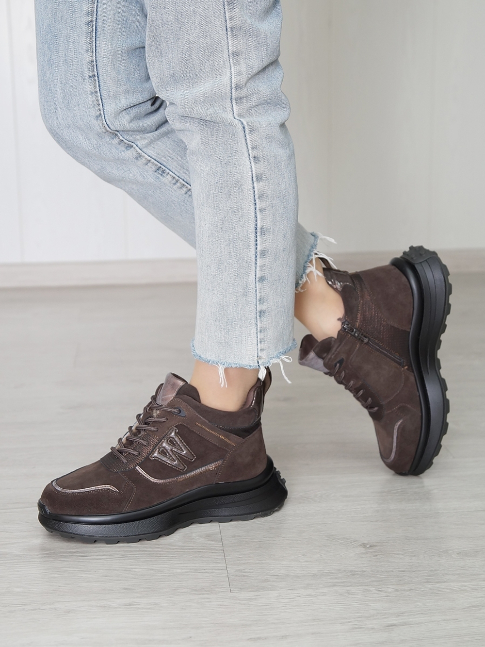 Кроссовки женские зимние