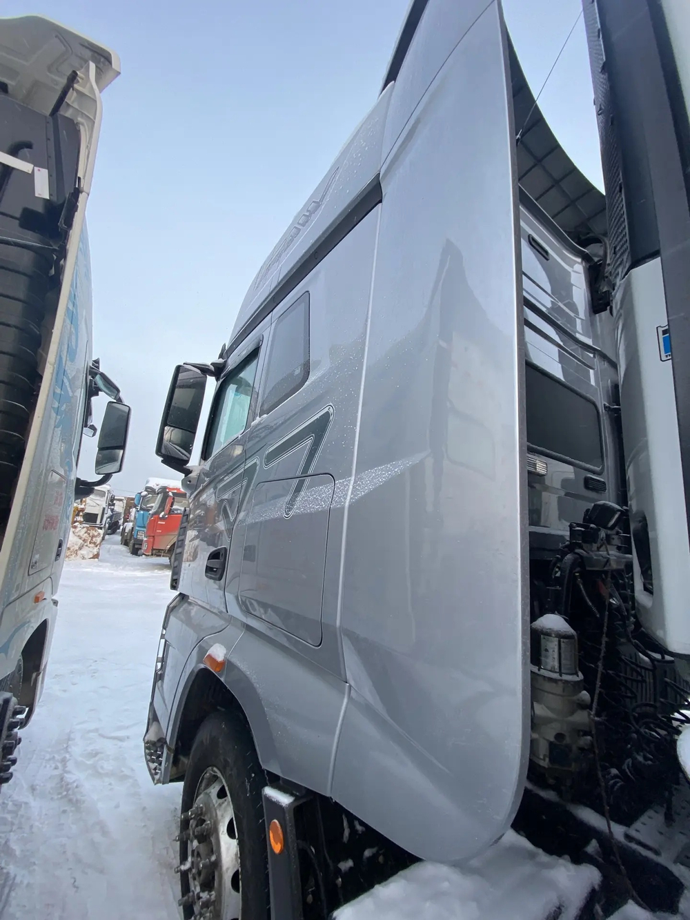 FAW J7 4x2 Седельный тягач CA4180P77K25E5 (Дизельный, 12,5 л, 553 л.с., АТ)
