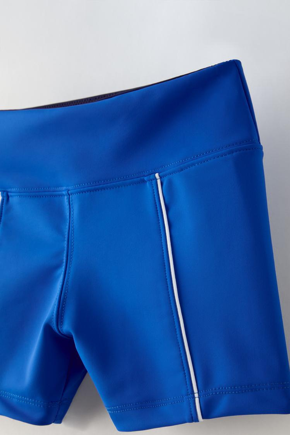 ZARA КОРОТКИЕ ЛЕГИНСЫ С КОНТРАСТНЫМИ КАНТАМИ, ЯРКО-СИНИЙ