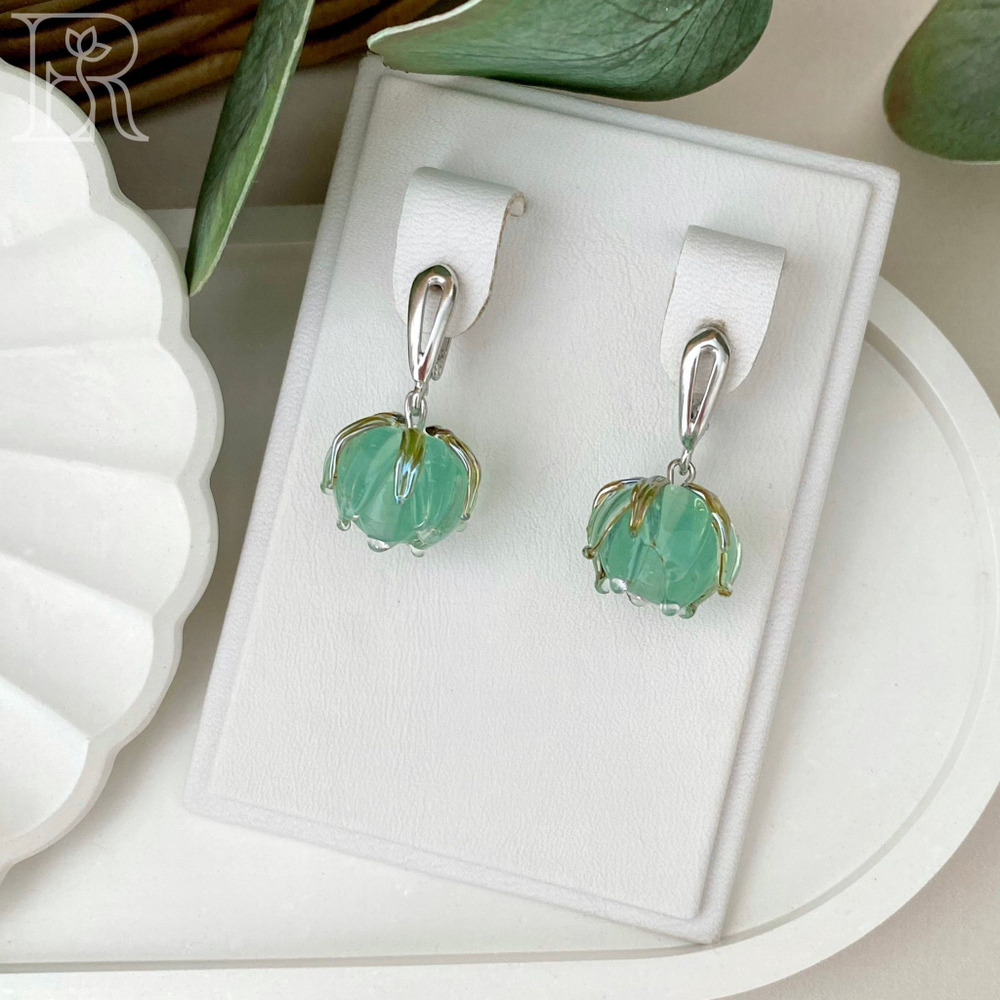 LEFIREL' Серьги серебряные женские "Фера" с цветами из муранского стекла / ювелирные украшения из родированного серебра 925