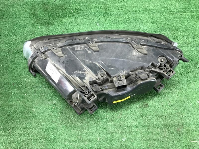 Фара правая Volvo XC70 2 (2013-2016) ксенон