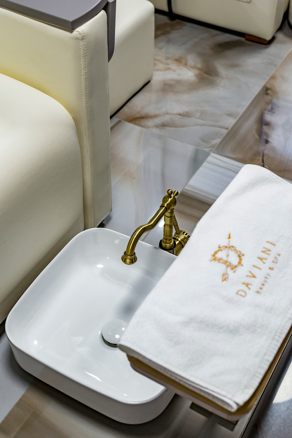 Смеситель однорычажный на раковину Bronze de Luxe 10107