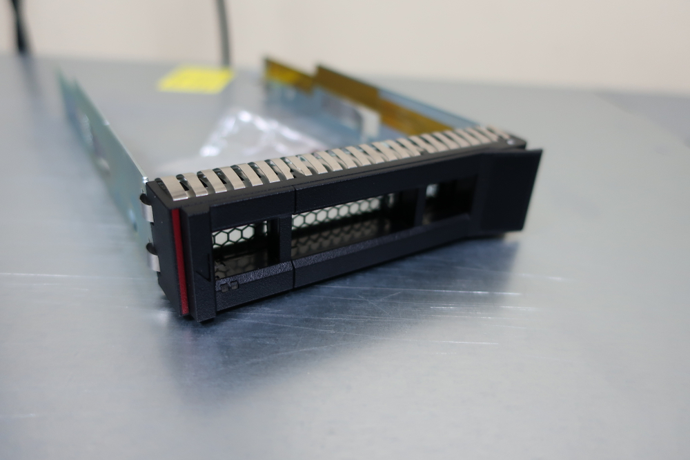 Салазки Lenovo ThinkSystem LFF 3.5 SR LFF