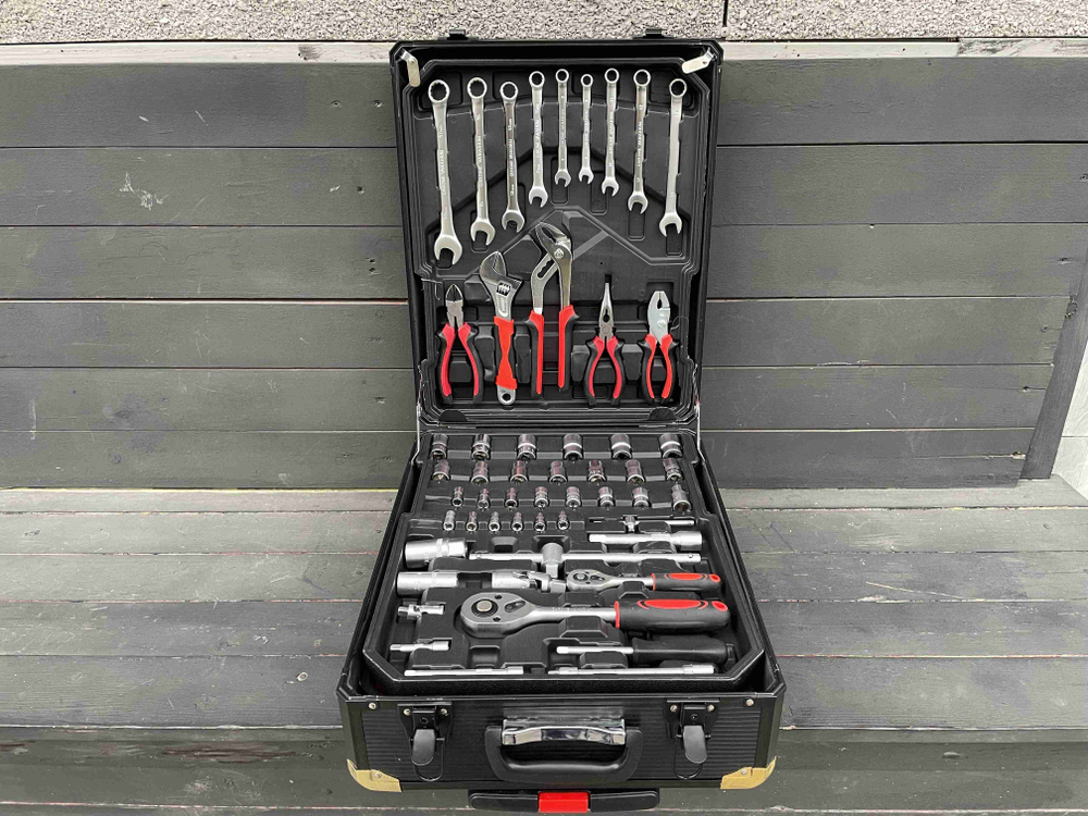 Набор инструментов для авто, 187 предметов (в чемодане на колесах)