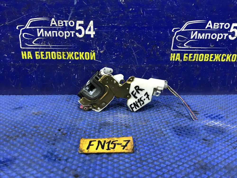 Замок двери передней правой NISSAN PULSAR 2000