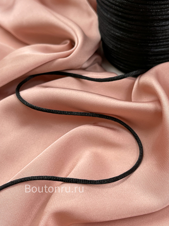 Шнур круглый атласный черный