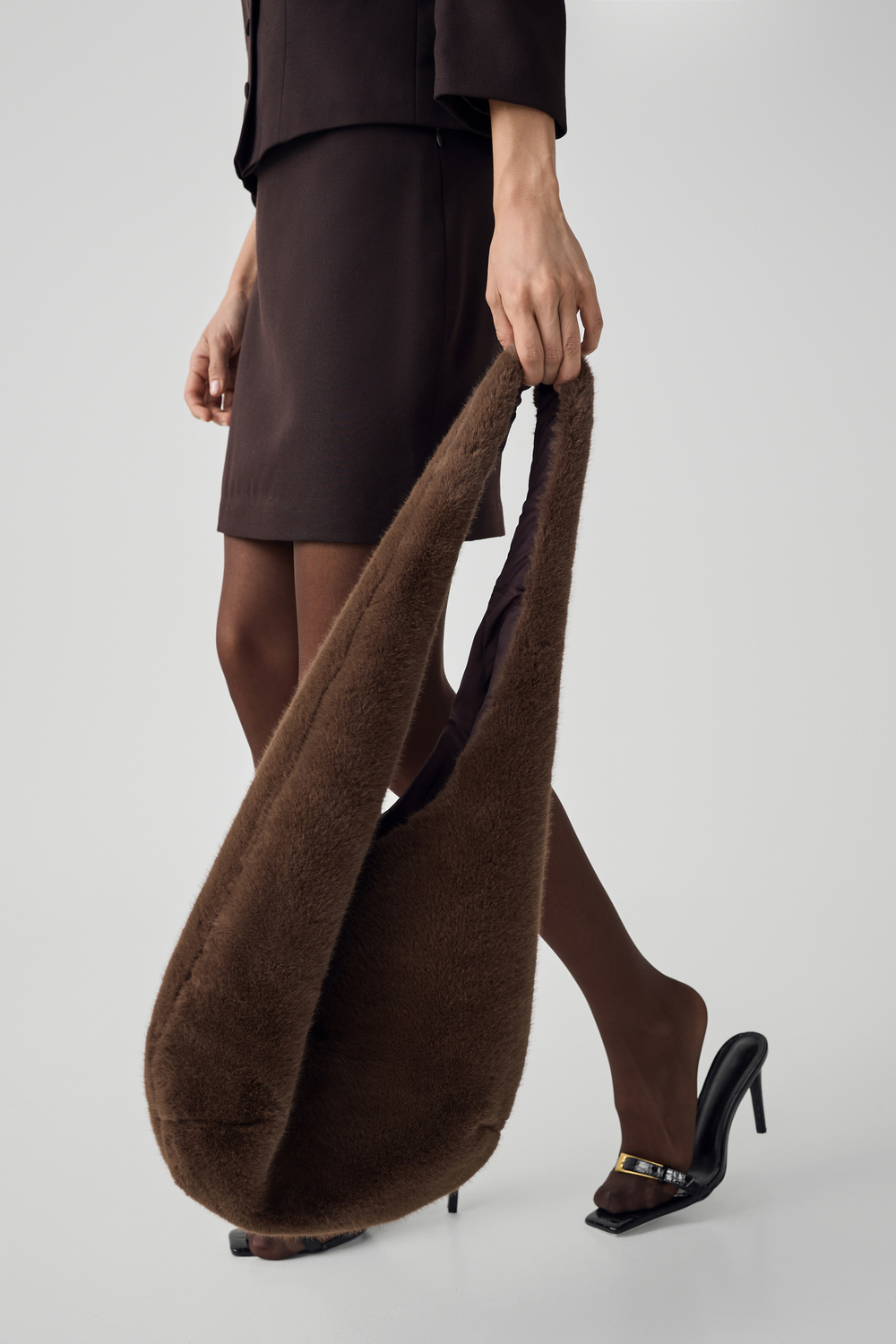 Комплект: жакет из шерсти со съемным воротником и юбка с отстегивающимся мехом